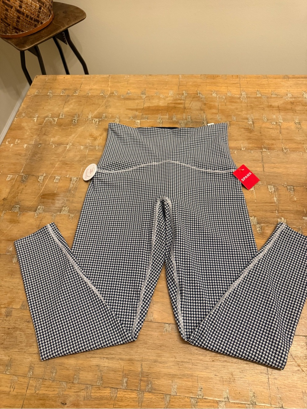 SPANX Womens Houndstooth Leggings - Navy & White Butt Booster